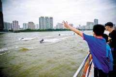 珠江追逃蛙人手到擒来